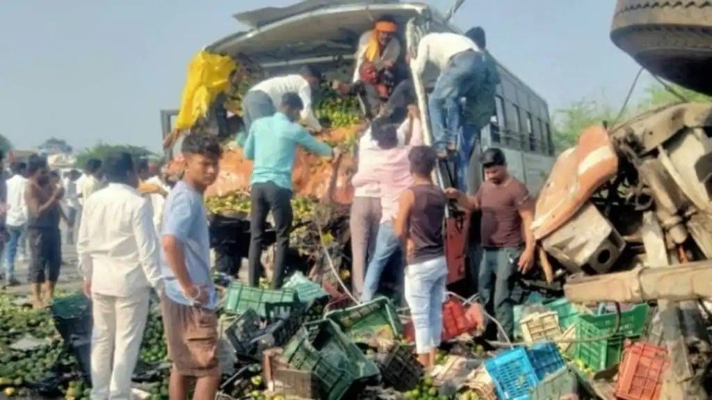 जालन्यात बस-टेम्पोचा भीषण अपघात; सहा ठार, १८ जण जखमी